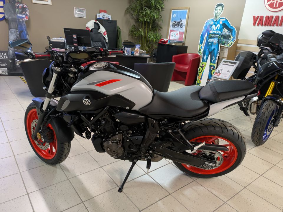 YAMAHA MT-07 (47.5CV) 4