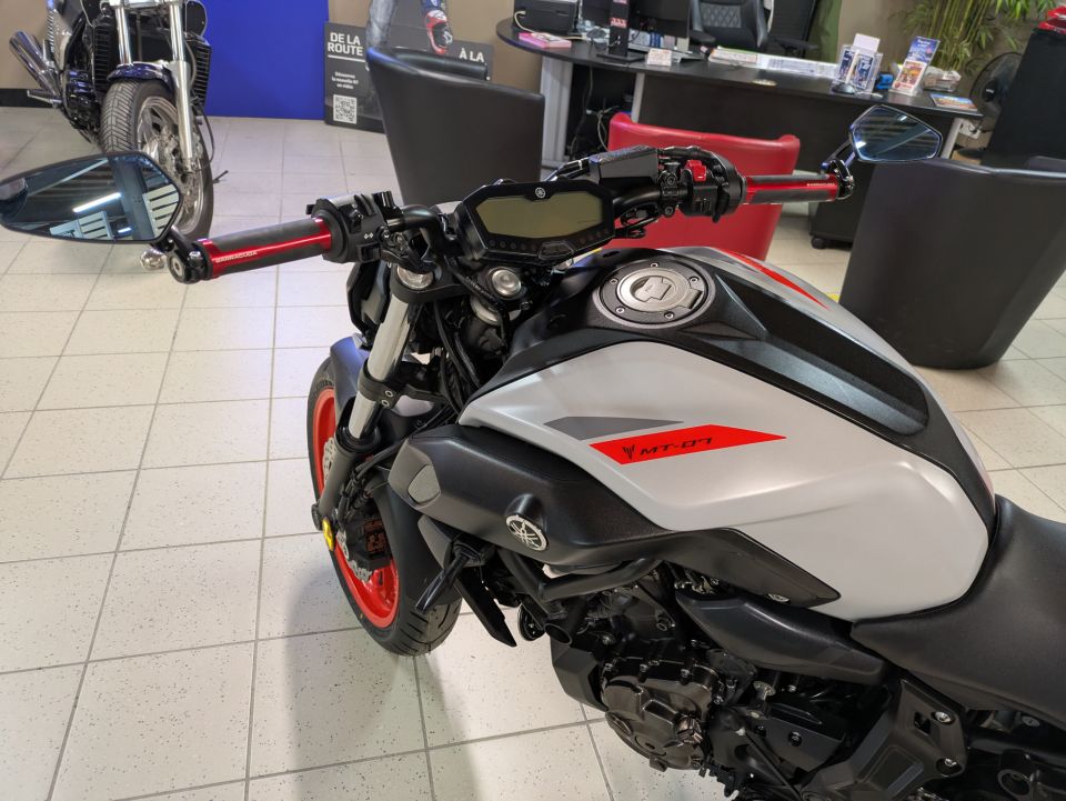 YAMAHA MT-07 (47.5CV) 4