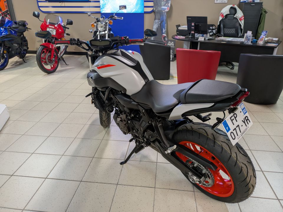 YAMAHA MT-07 (47.5CV) 4