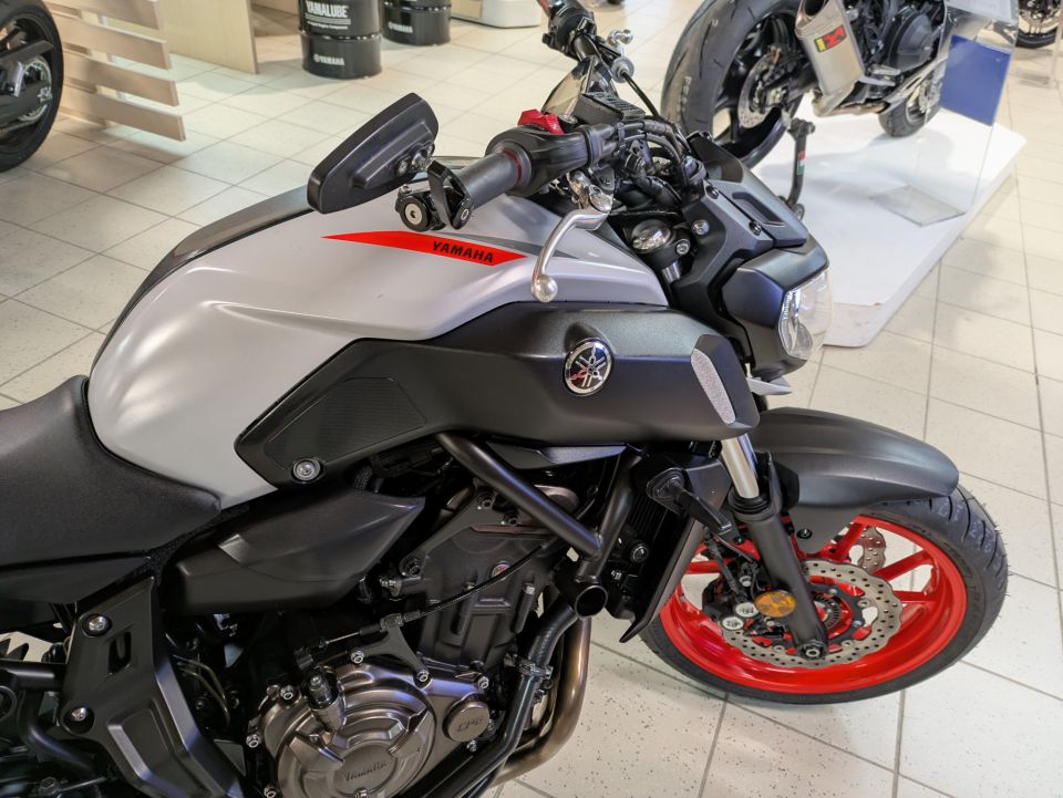 YAMAHA MT-07 (47.5CV) 4