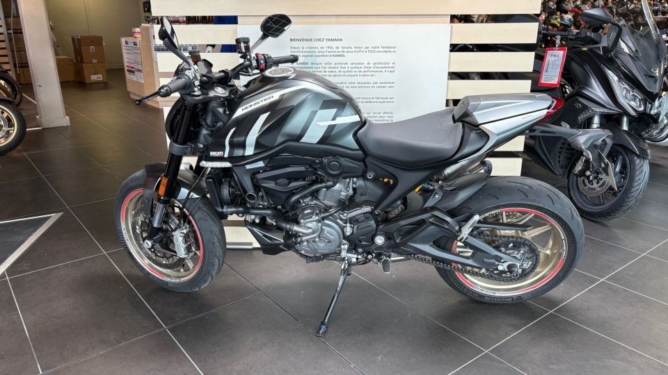 DUCATI MONSTER 900 4