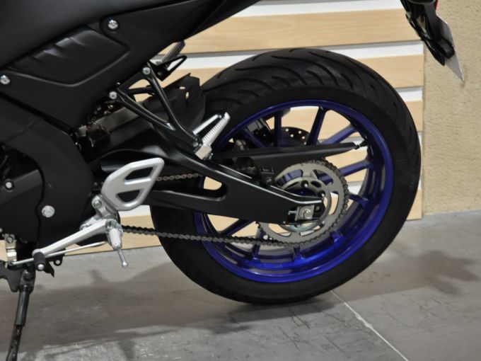 YAMAHA MT-125 4