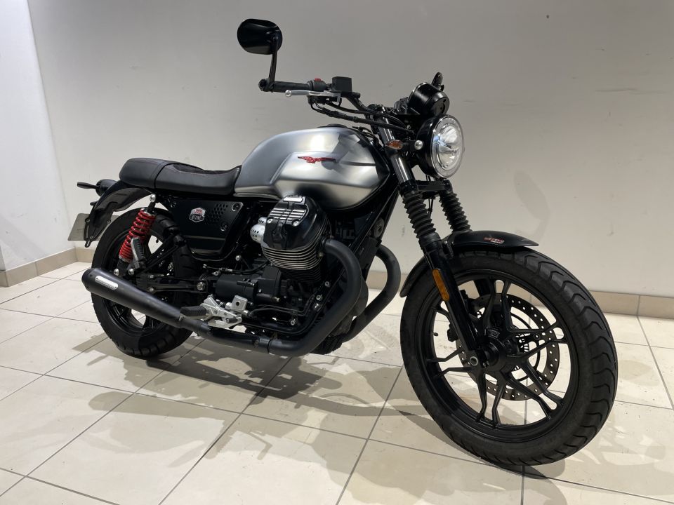 MOTO GUZZI V7 STONE 4