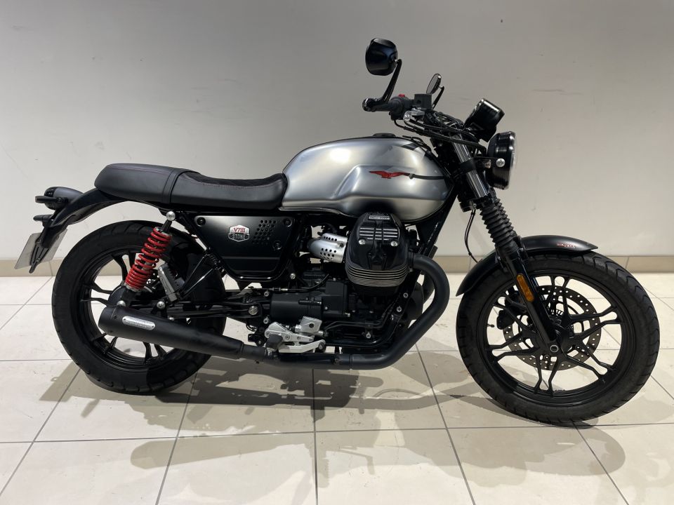 MOTO GUZZI V7 STONE 4