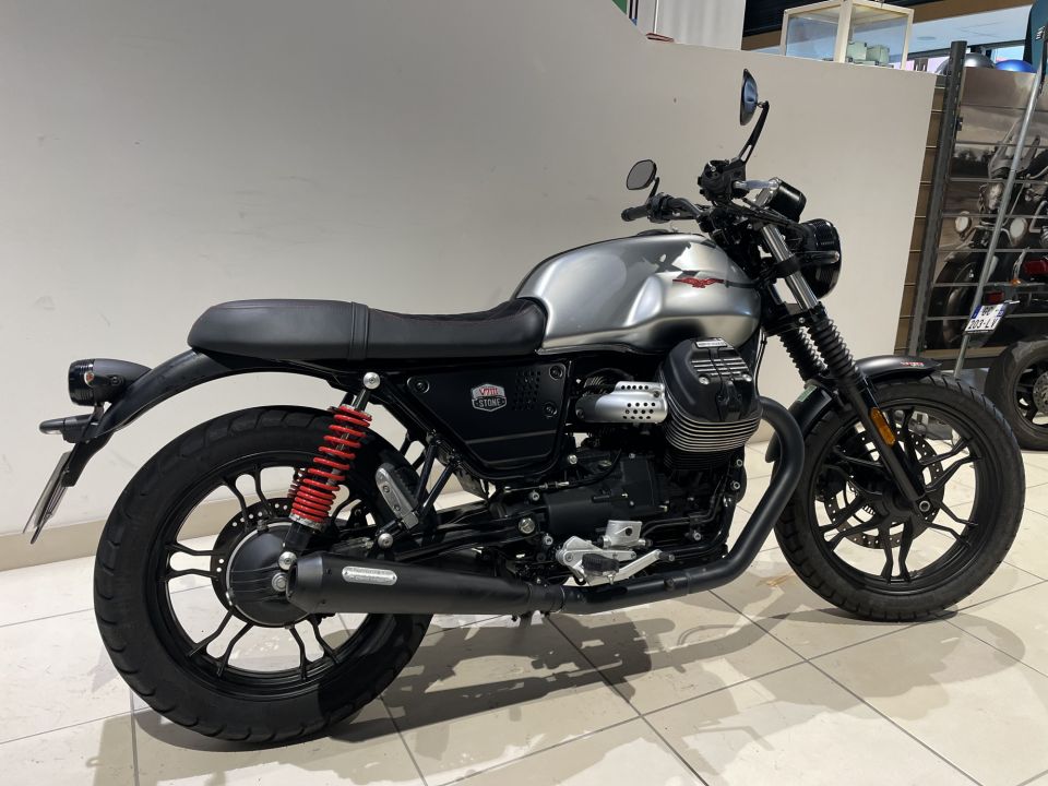 MOTO GUZZI V7 STONE 4