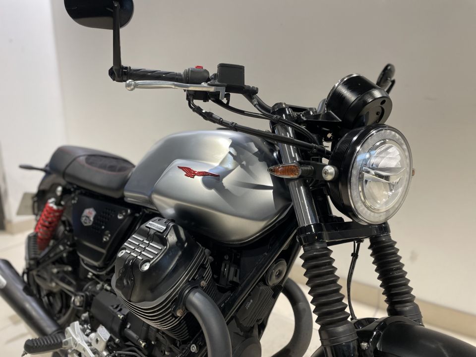 MOTO GUZZI V7 STONE 4