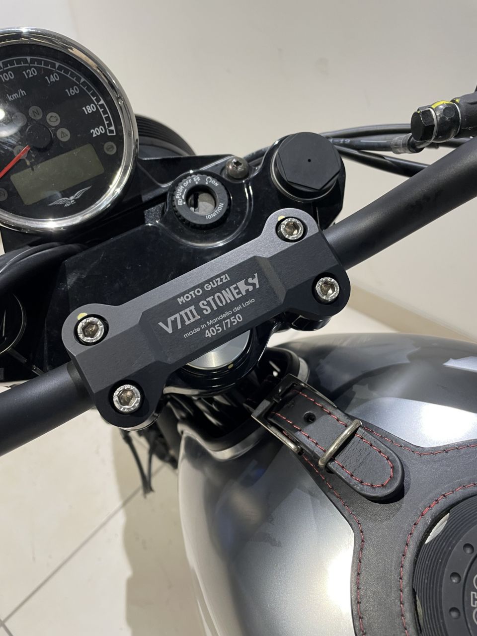 MOTO GUZZI V7 STONE 4