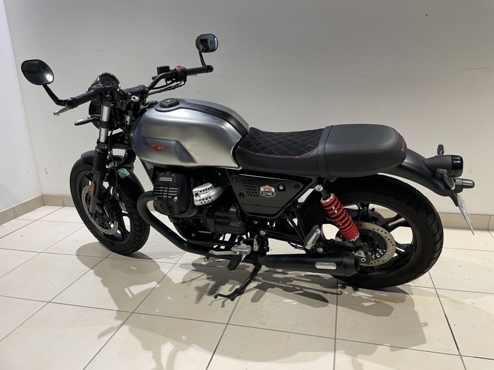 MOTO GUZZI V7 STONE 4