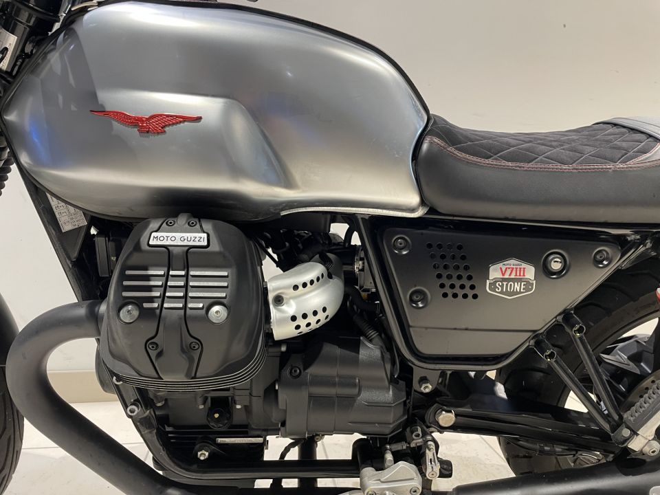 MOTO GUZZI V7 STONE 4