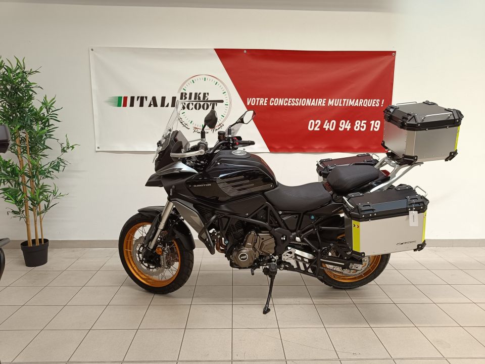 QJ MOTOR SRT 700 X TOURING 4