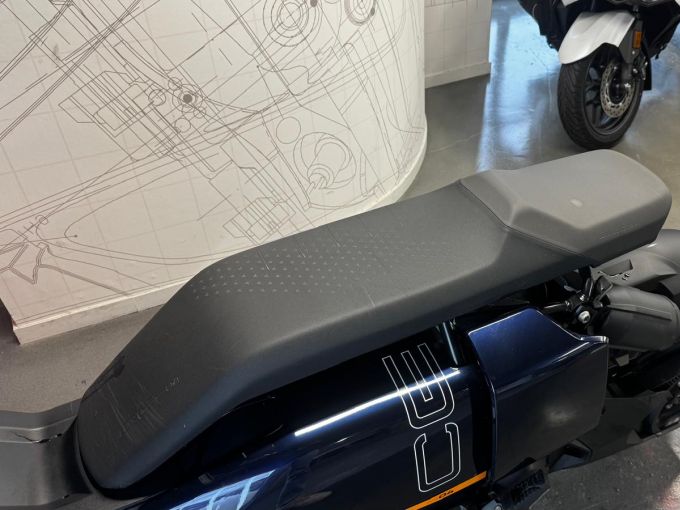 BMW CE 04 4