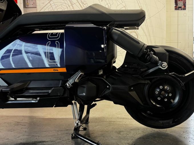 BMW CE 04 4