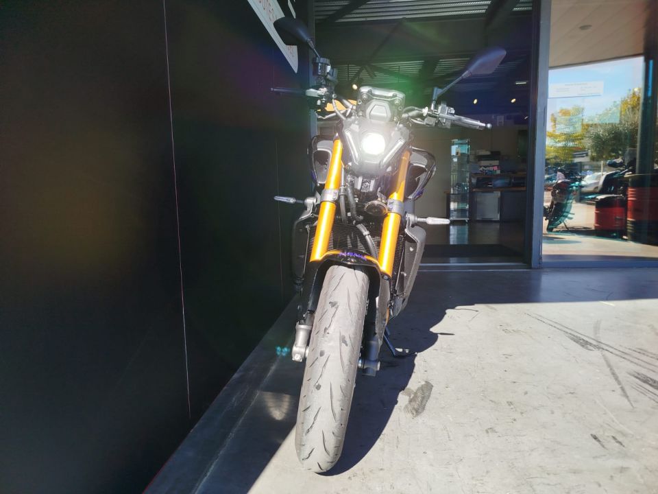 YAMAHA MT-09 SP 4