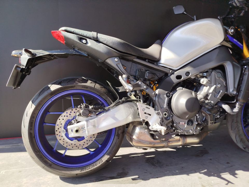 YAMAHA MT-09 SP 4