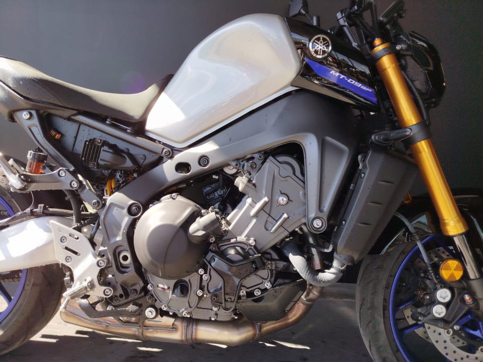 YAMAHA MT-09 SP 4