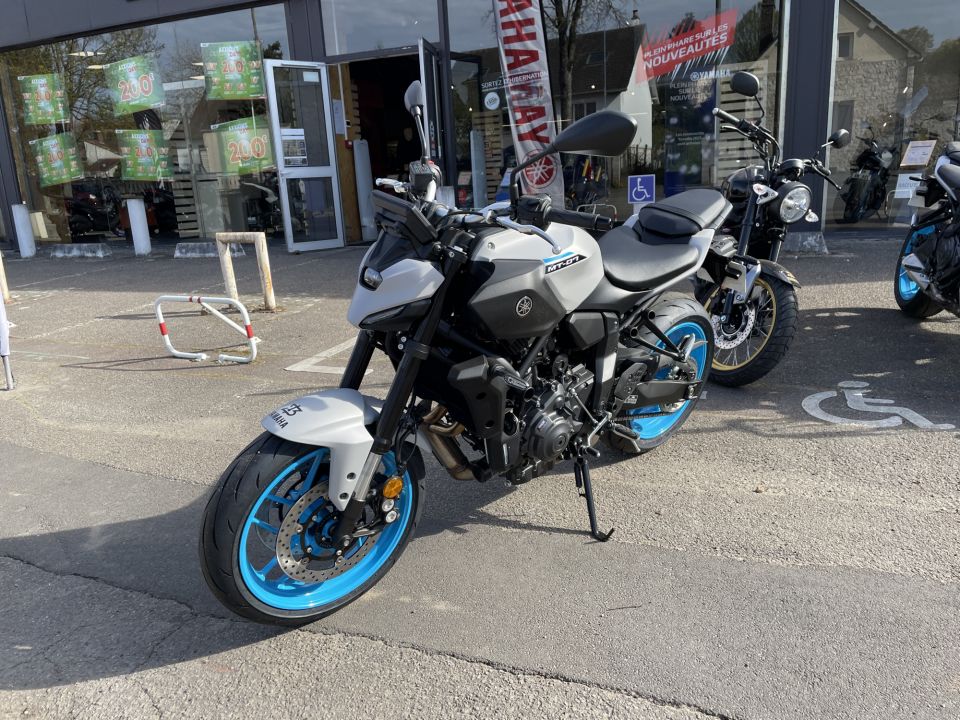 YAMAHA MT-07 (47.5CV) 4