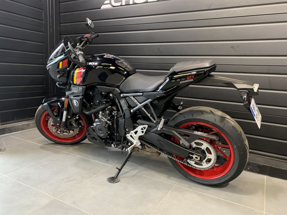 SUZUKI GSX-8TT 4
