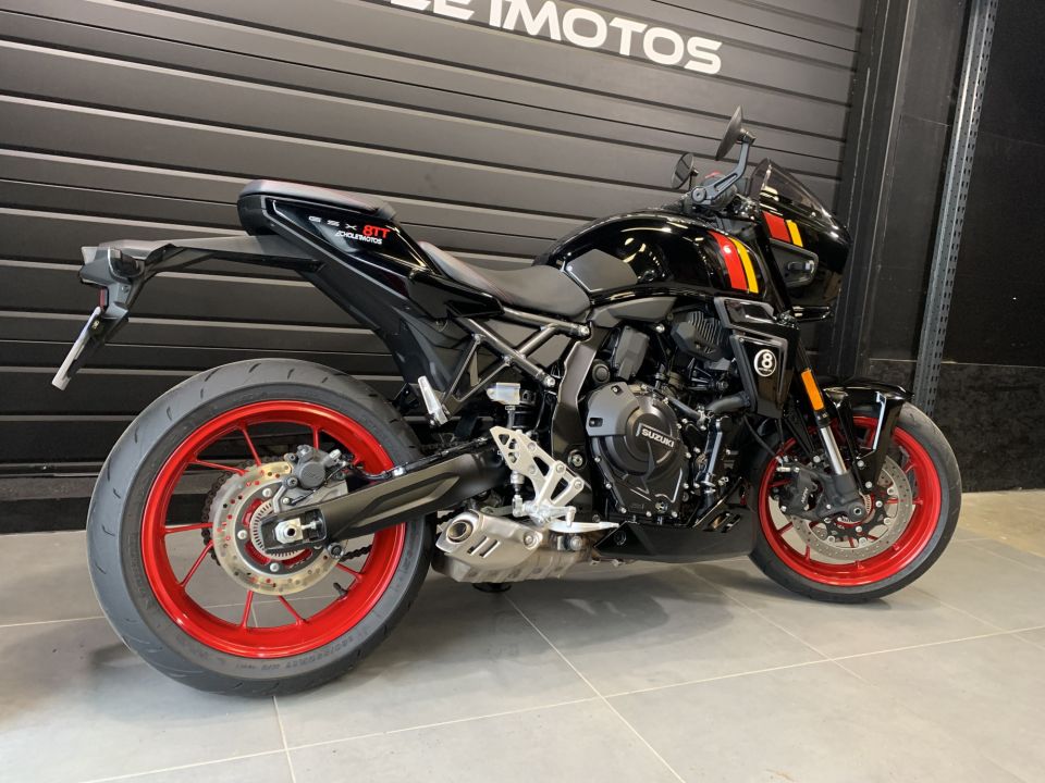 SUZUKI GSX-8TT 4