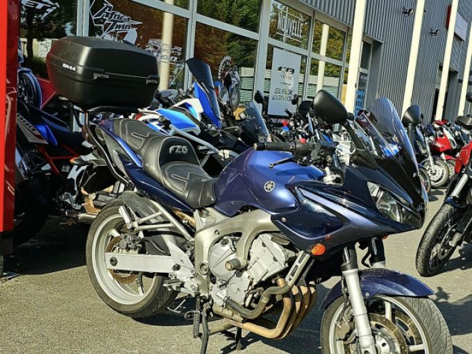YAMAHA FZ6 600 FAZER 4