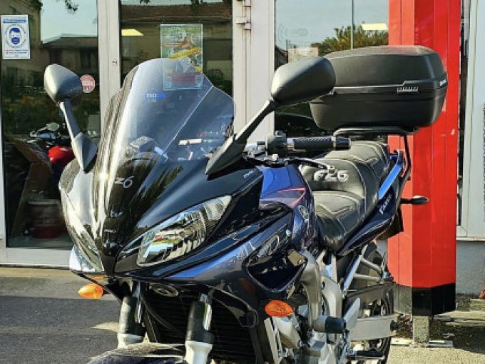 YAMAHA FZ6 600 FAZER 4