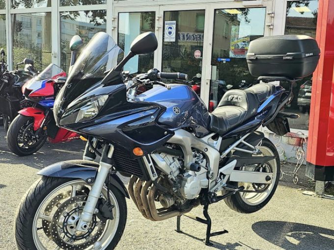 YAMAHA FZ6 600 FAZER 4