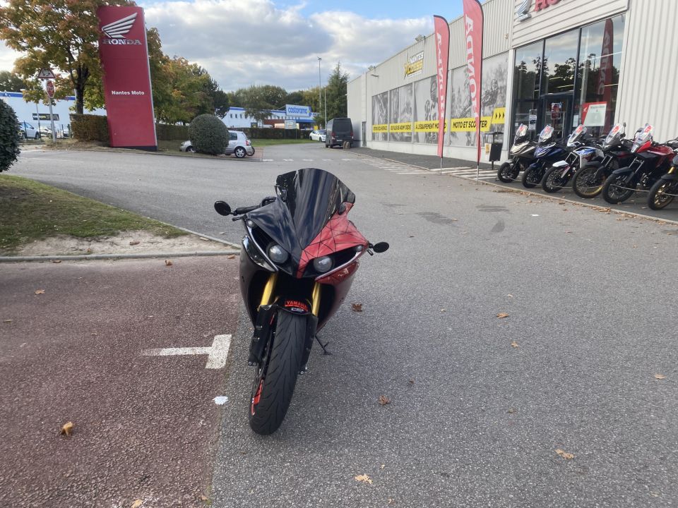 YAMAHA YZF R1 4