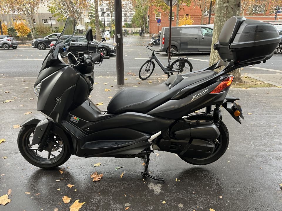 YAMAHA XMAX 125 4