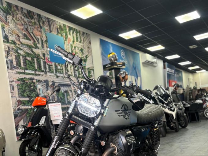 MOTO GUZZI V7 4