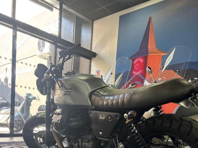 MOTO GUZZI V7 4