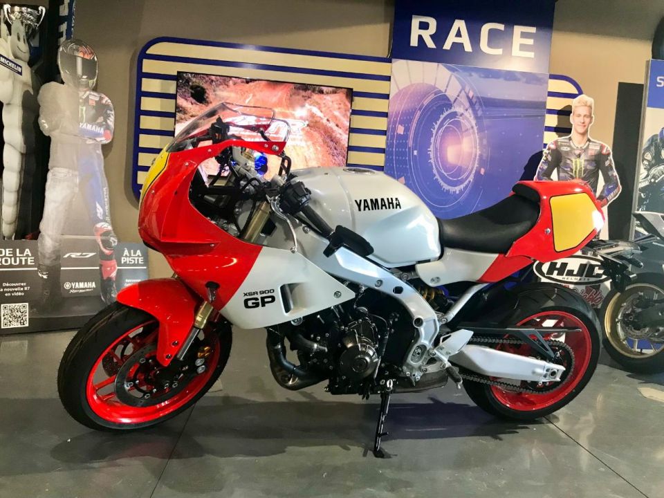 YAMAHA XSR 900 GP 4