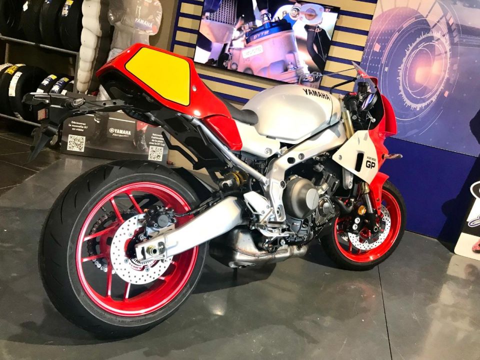 YAMAHA XSR 900 GP 4