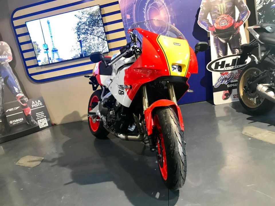 YAMAHA XSR 900 GP 4