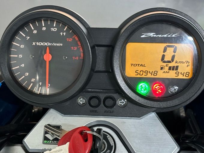 SUZUKI GSF 650 N BANDIT 4