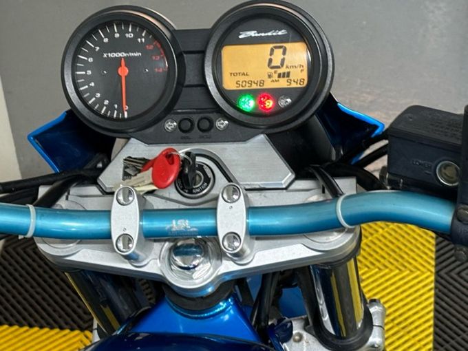 SUZUKI GSF 650 N BANDIT 4