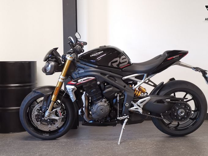 TRIUMPH SPEED TRIPLE 1200 RS 4