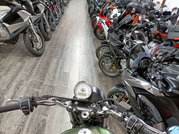 MOTO GUZZI V9 ROAMER 4