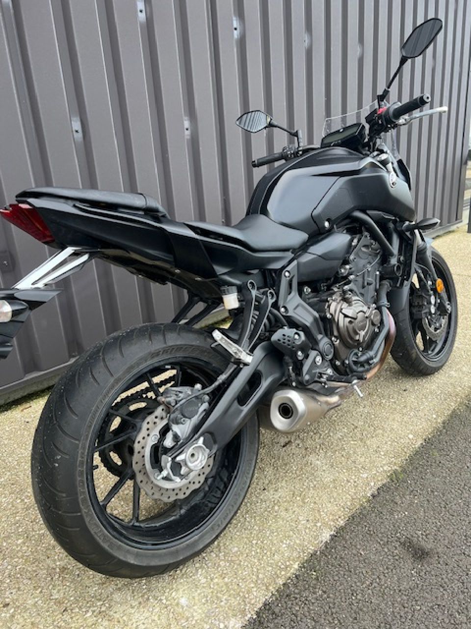 YAMAHA MT-07 4