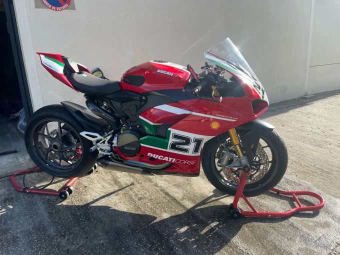 DUCATI PANIGALE V2 BAYLISS 4