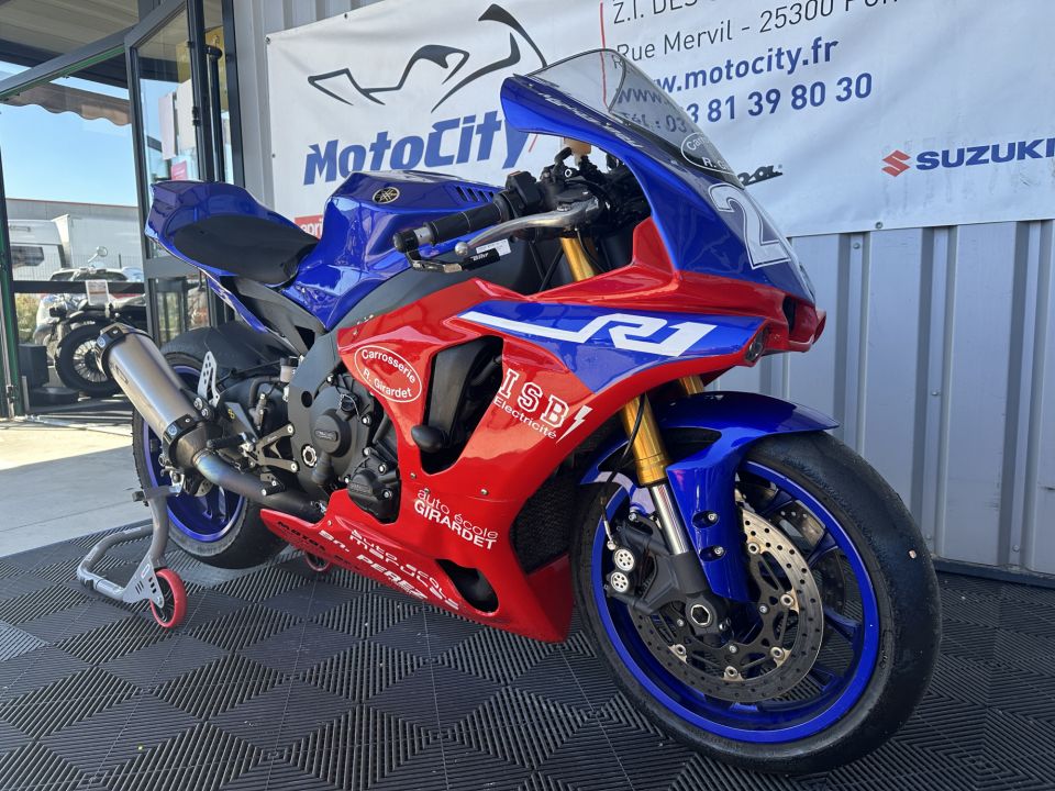 YAMAHA YZF 1000 R1 4
