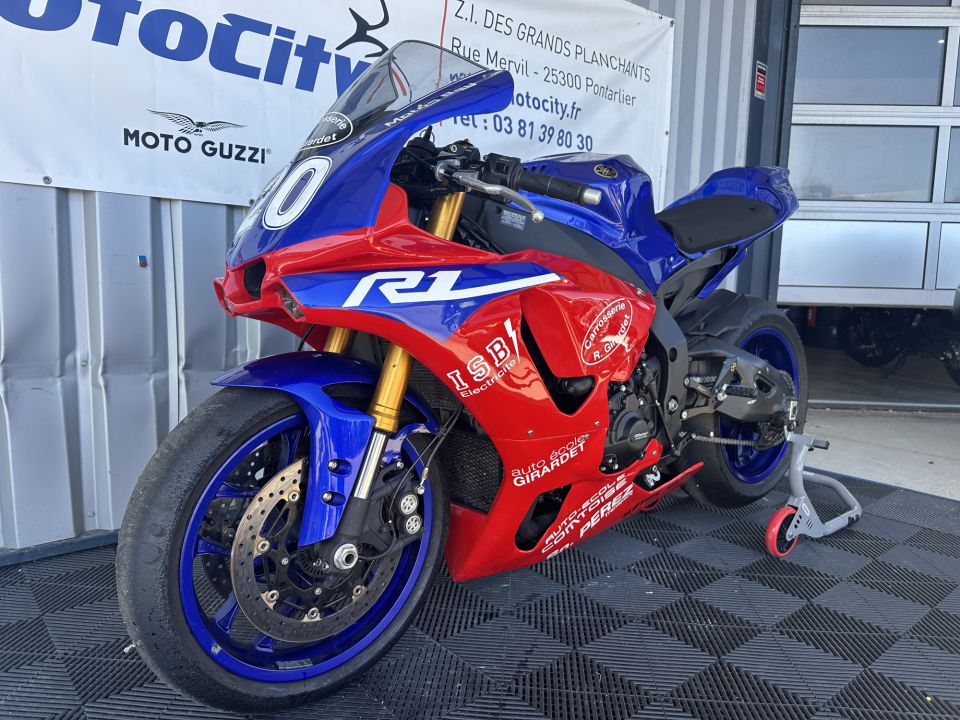 YAMAHA YZF 1000 R1 4