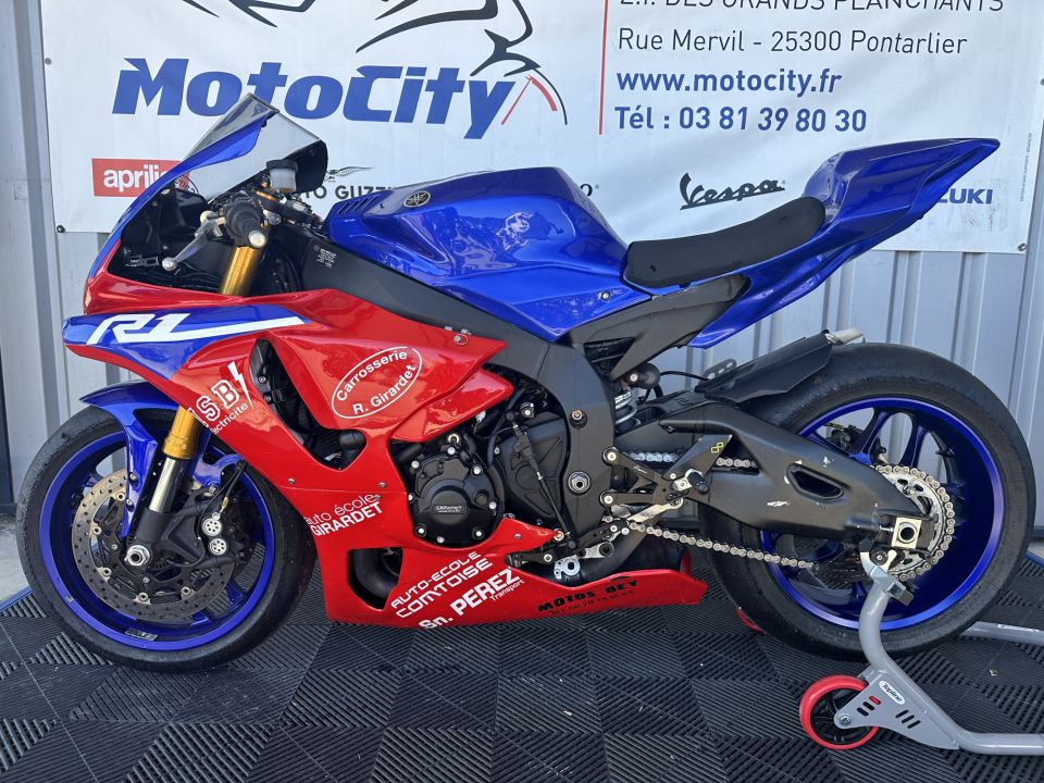 YAMAHA YZF 1000 R1 4