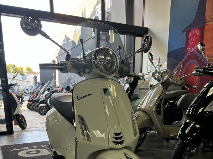 VESPA PRIMAVERA 50 4