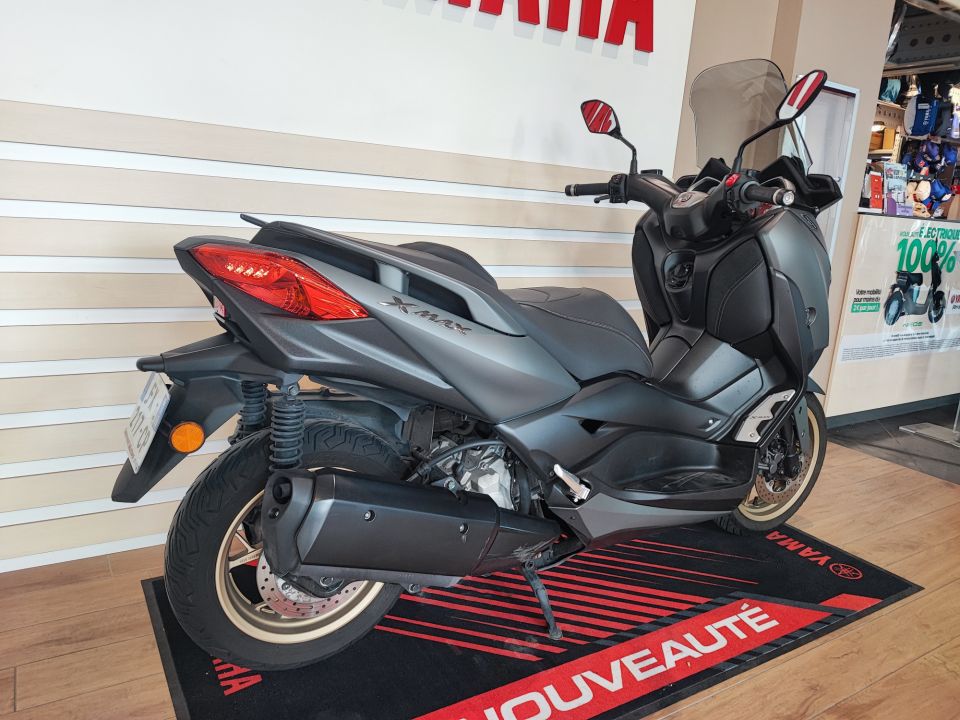 YAMAHA XMAX 300 Tech Max 4