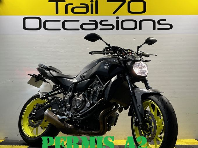 YAMAHA MT-07 4