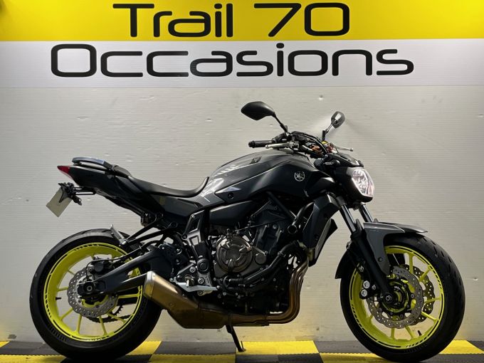YAMAHA MT-07 4