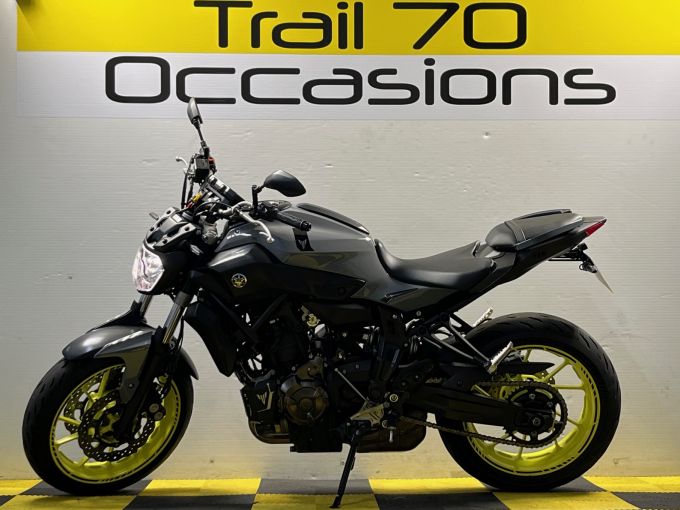 YAMAHA MT-07 4