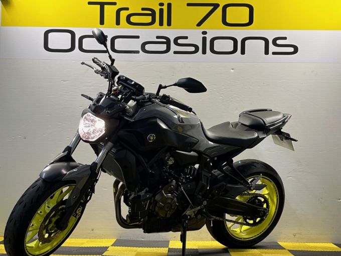 YAMAHA MT-07 4