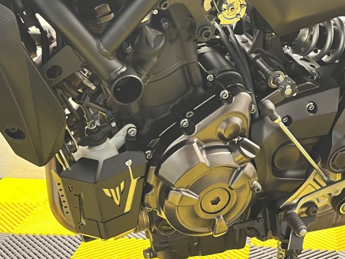 YAMAHA MT-07 4