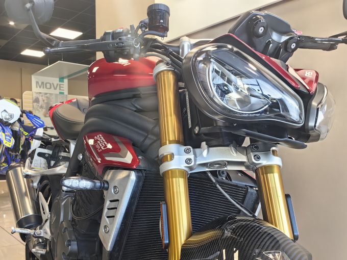 TRIUMPH SPEED TRIPLE 1200 RS 4