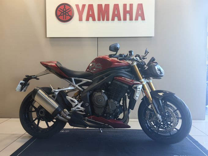 TRIUMPH SPEED TRIPLE 1200 RS 4